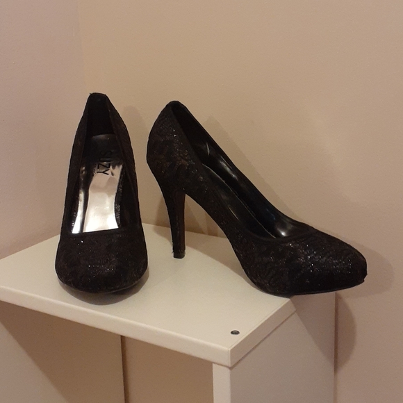 3 for $25- Suzy Shier Black Lace Shoes. Size 8